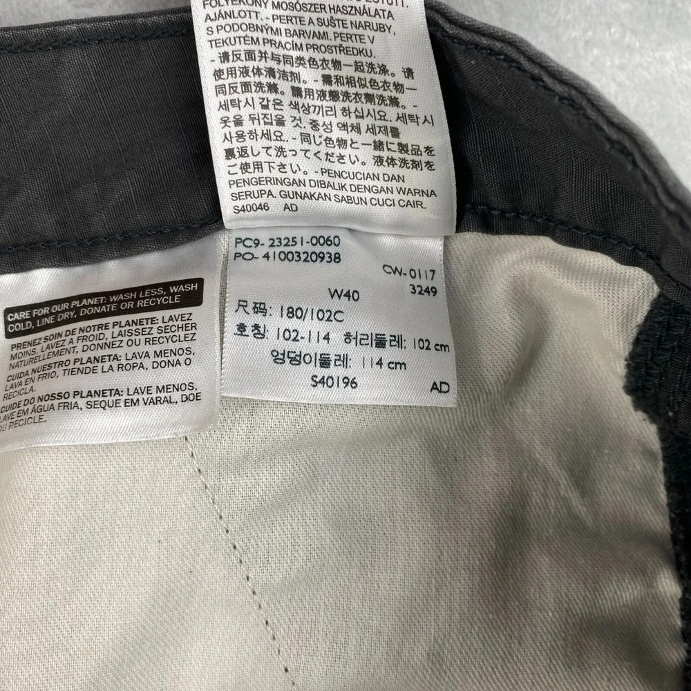 Levi's Carrier Cargo Shorts Men's Size 40 x 8.5